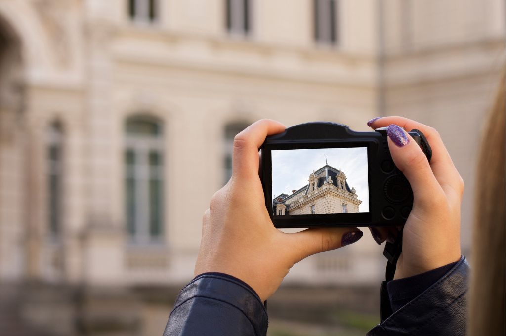 person holding camera focusing government establishment 